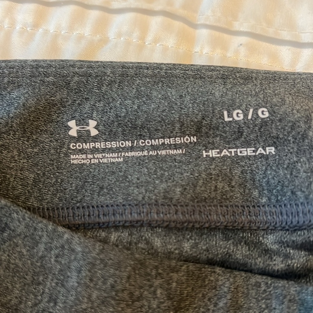 7 Under Armour Capri Leggings, Large - Picture 9 of 17
